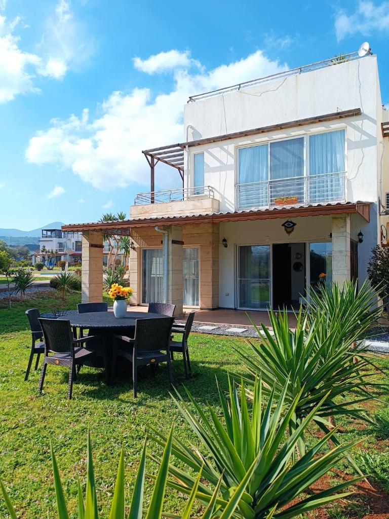 Turtle Bay Village - Garden House 7