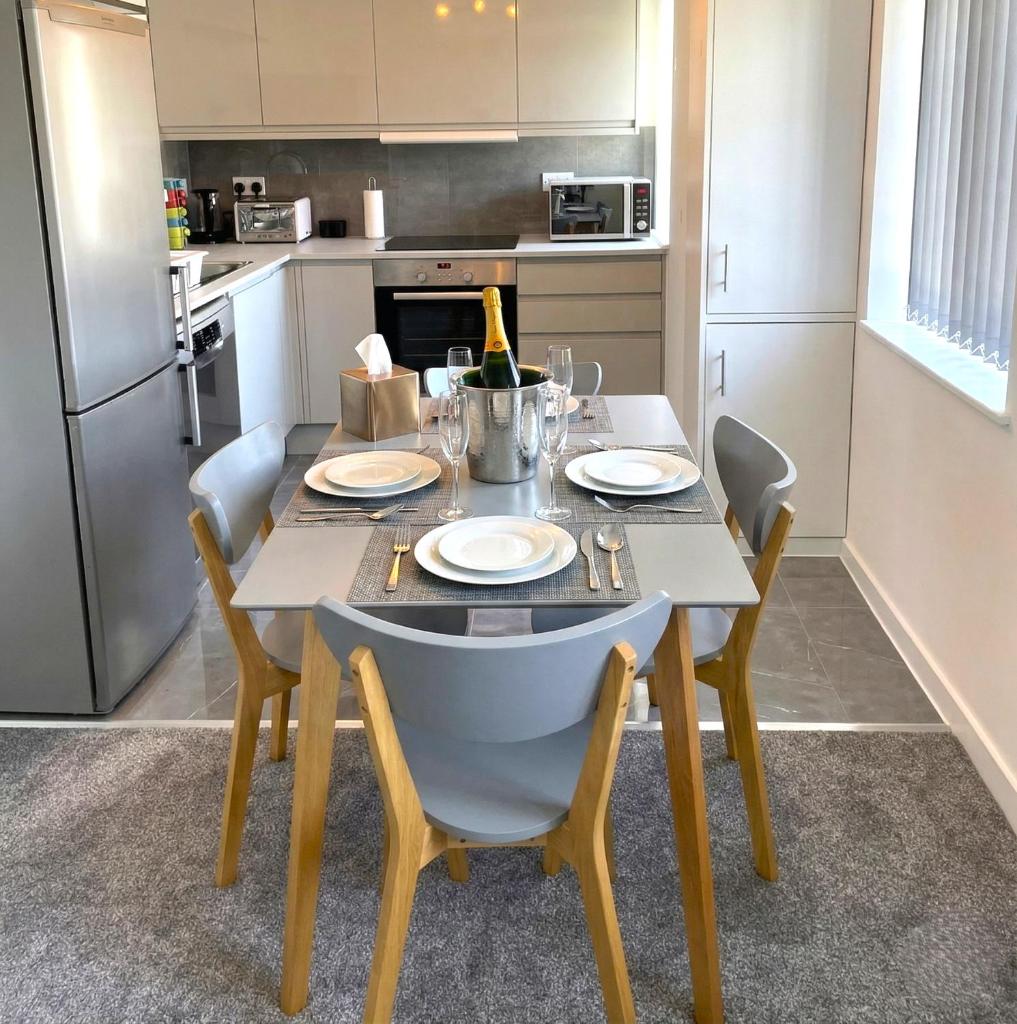 Paradigm House, Modern 2-Bedroom Duplex Apartment 2, Free Parking, Oxford 8
