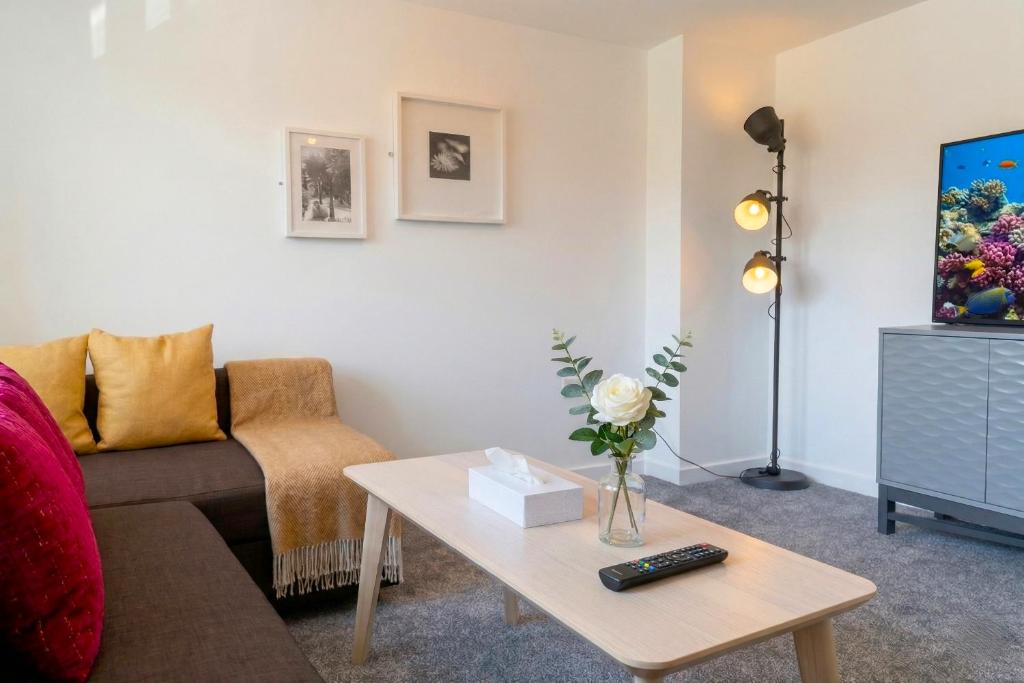 Paradigm House, Modern 2-Bedroom Duplex Apartment 2, Free Parking, Oxford 4