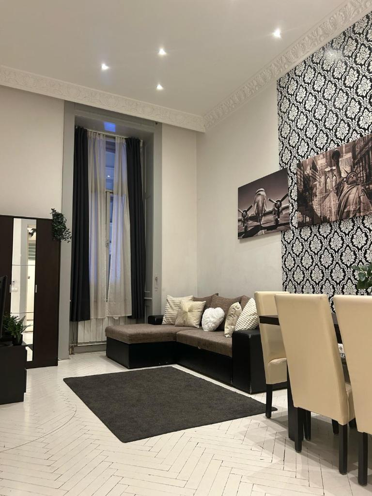 FashionStreet Top Location Suites 4