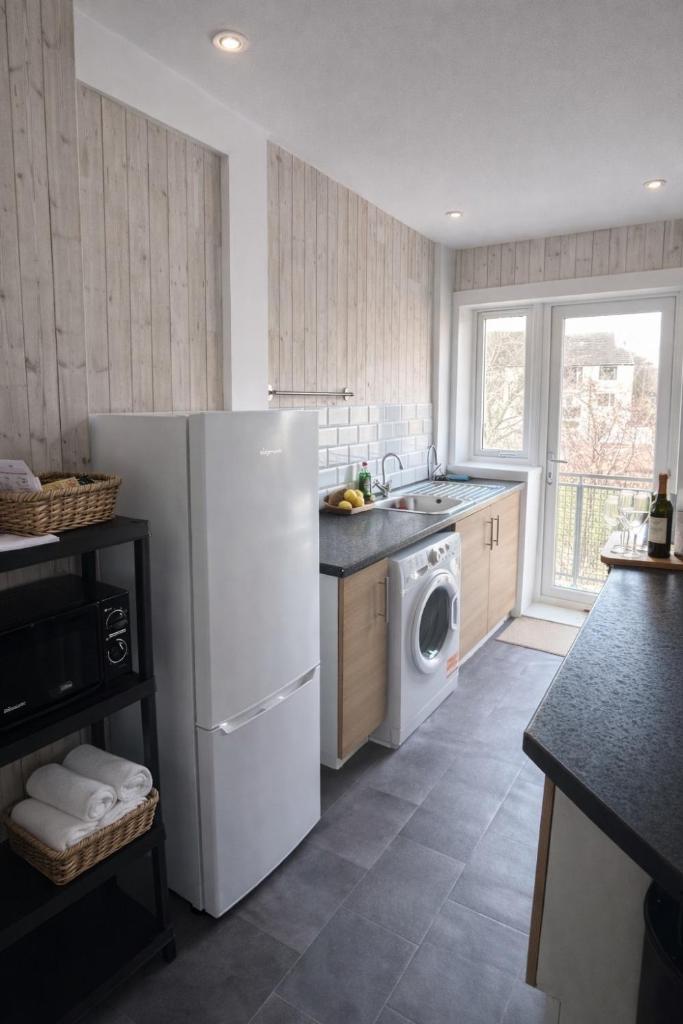 Bright & Comfortable 2BR Apartment near Edinburgh Centre 6