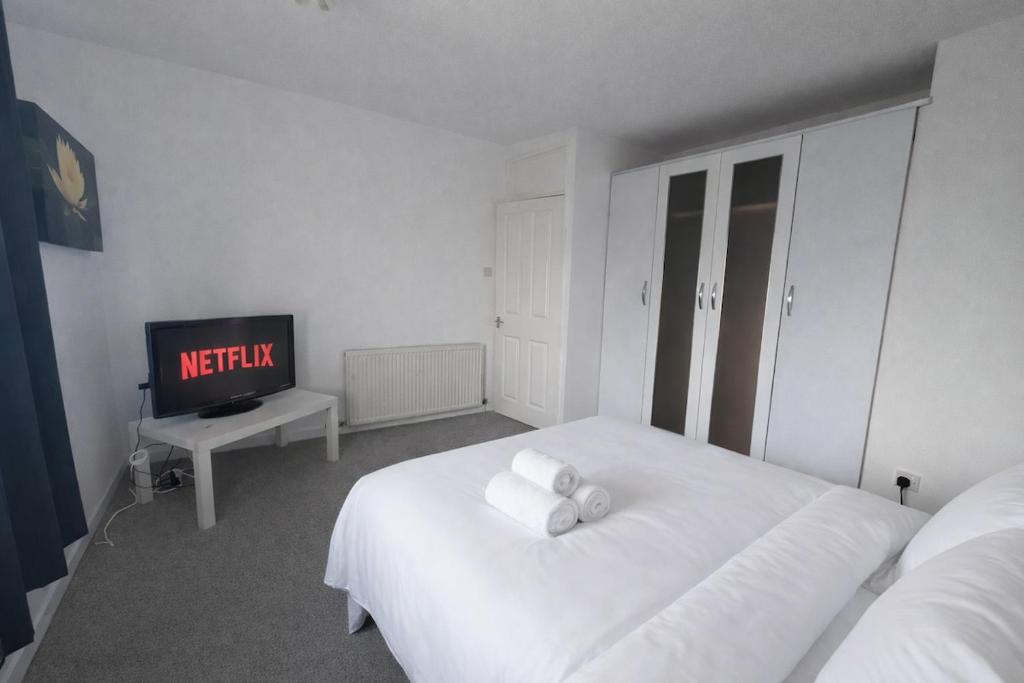 Bright & Comfortable 2BR Apartment near Edinburgh Centre 2