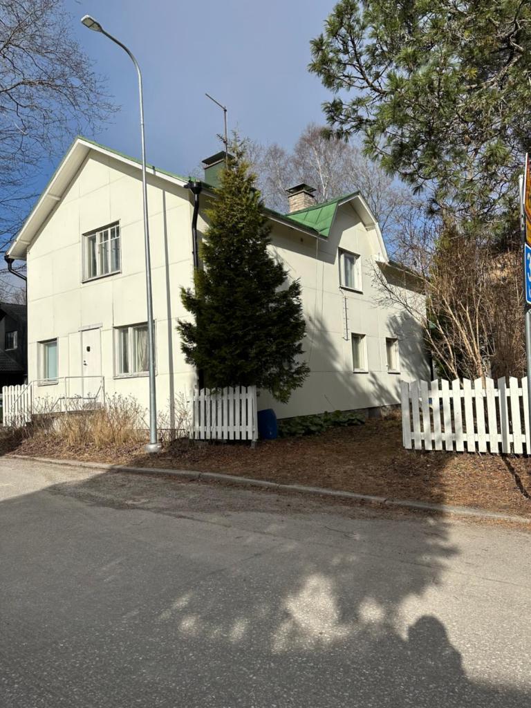 Puutaloyksiö 1 km jokirannasta föriltä 5