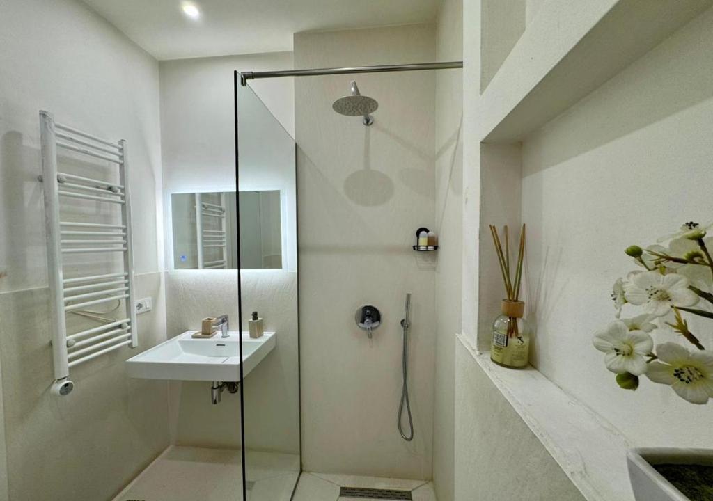 Mirea Essence - Cozy Apartment with View of Tirana 6