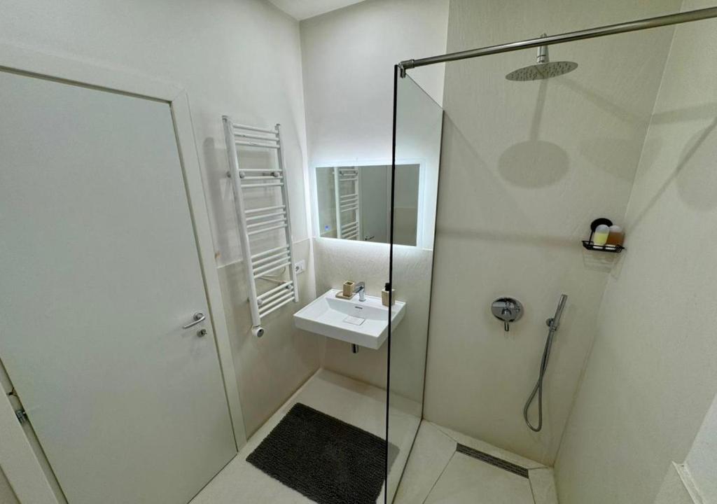 Mirea Essence - Cozy Apartment with View of Tirana 8