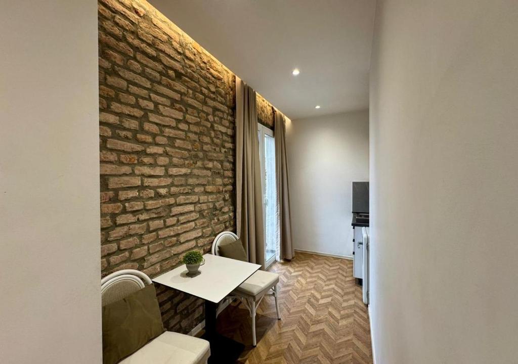 Mirea Essence - Cozy Apartment with View of Tirana 4