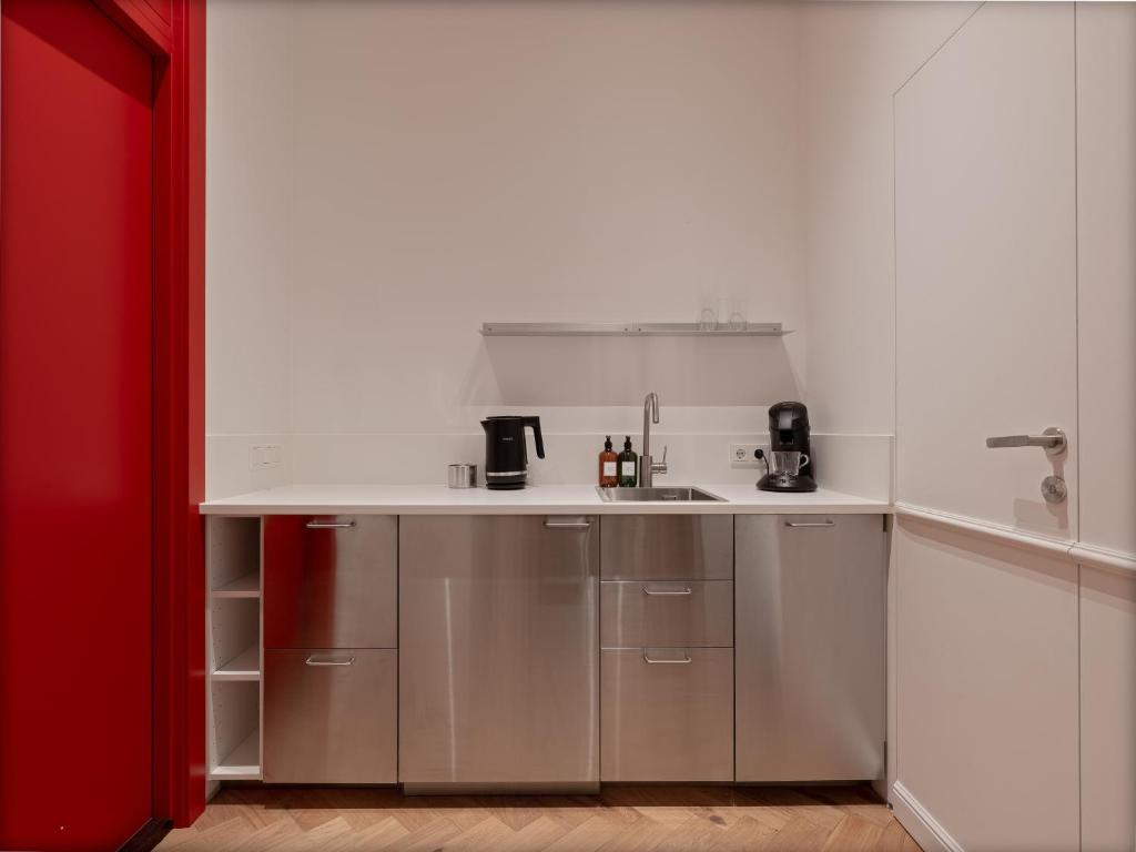 VERMA studios - 5 min to Old Town 6