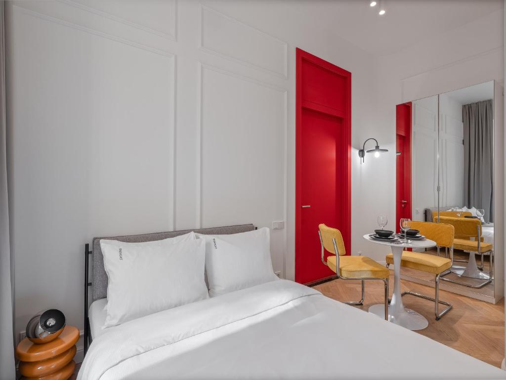 VERMA studios - 5 min to Old Town 1