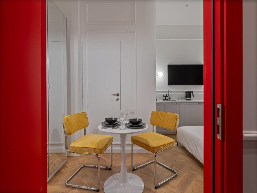 VERMA studios - 5 min to Old Town 2