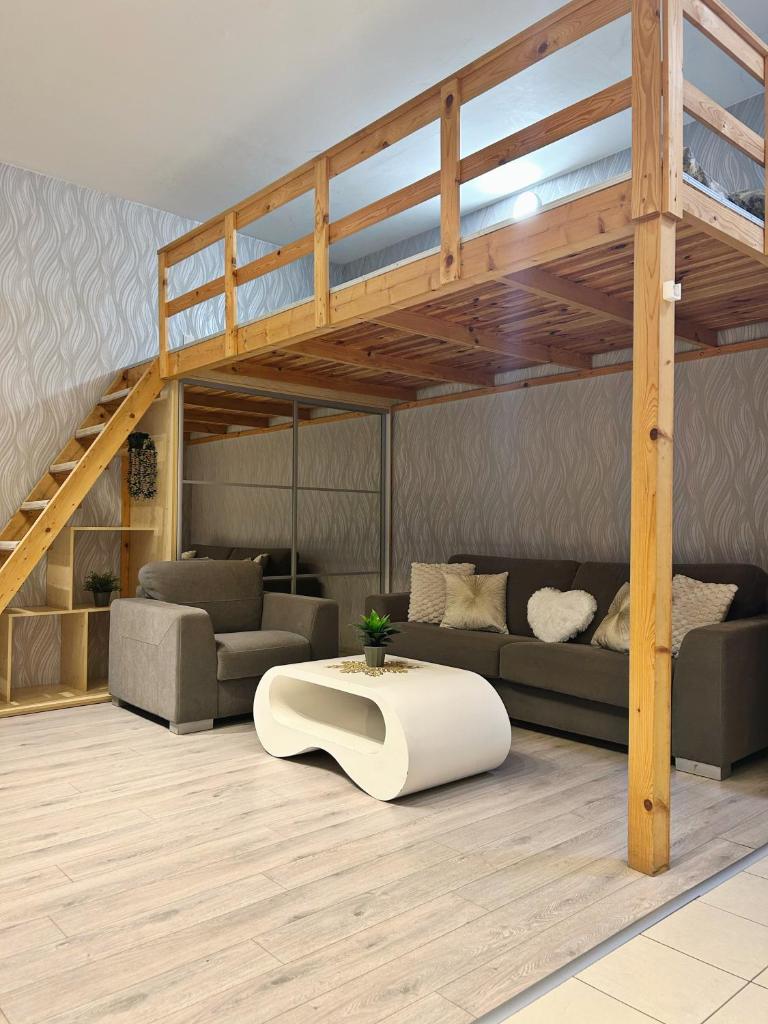 FashionStreet Top Location Suites 6