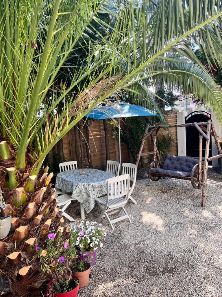 Villa la désirée, Haut de la villa très lumineux, entièrement rénovée, 3 pièces, climatisé, parking privé dans 120m2 de jardin, proche plage ! 4