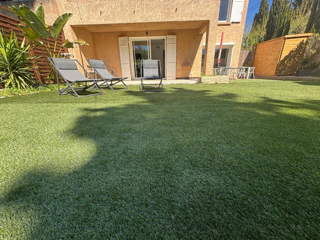 Bas de villa et jardin privatifs - à 10 mins à pieds des plages & parking - Les Bambous 1