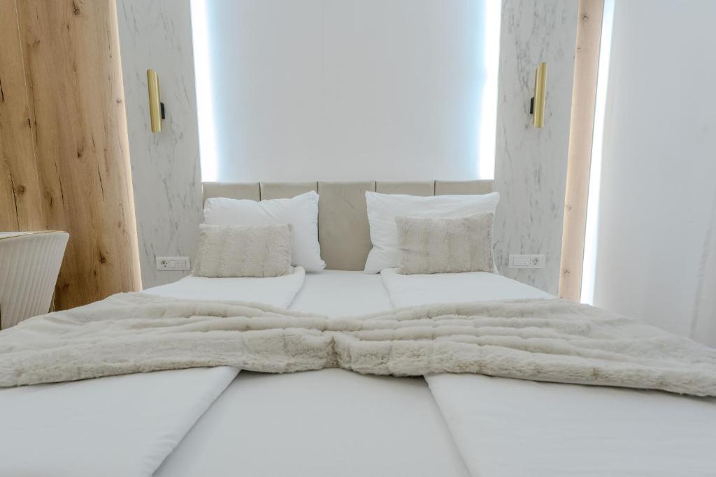 Mona Luxury Apartments - Free Garage Parking 8