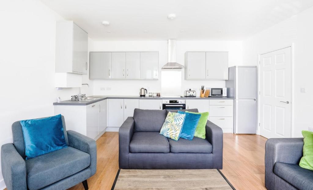 Modern, City living Apartments- Private parking 2