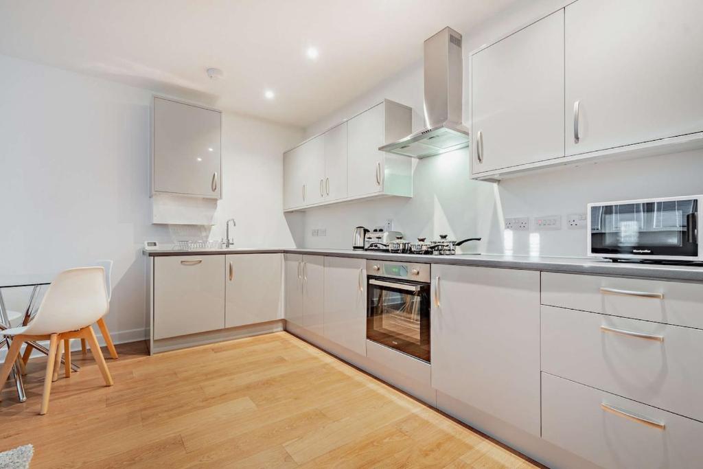 Modern, City living Apartments- Private parking 7