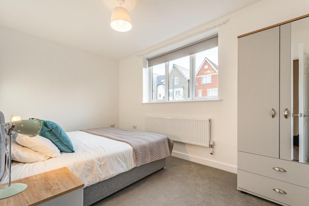 Modern, City living Apartments- Private parking 8
