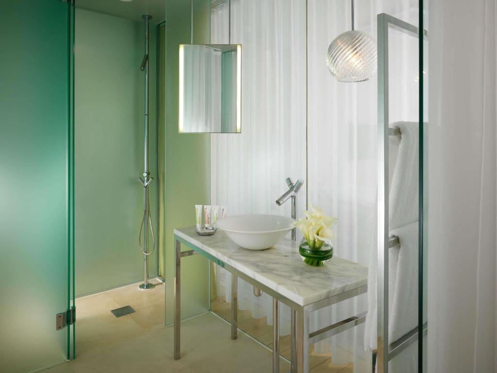 Sanderson London 3