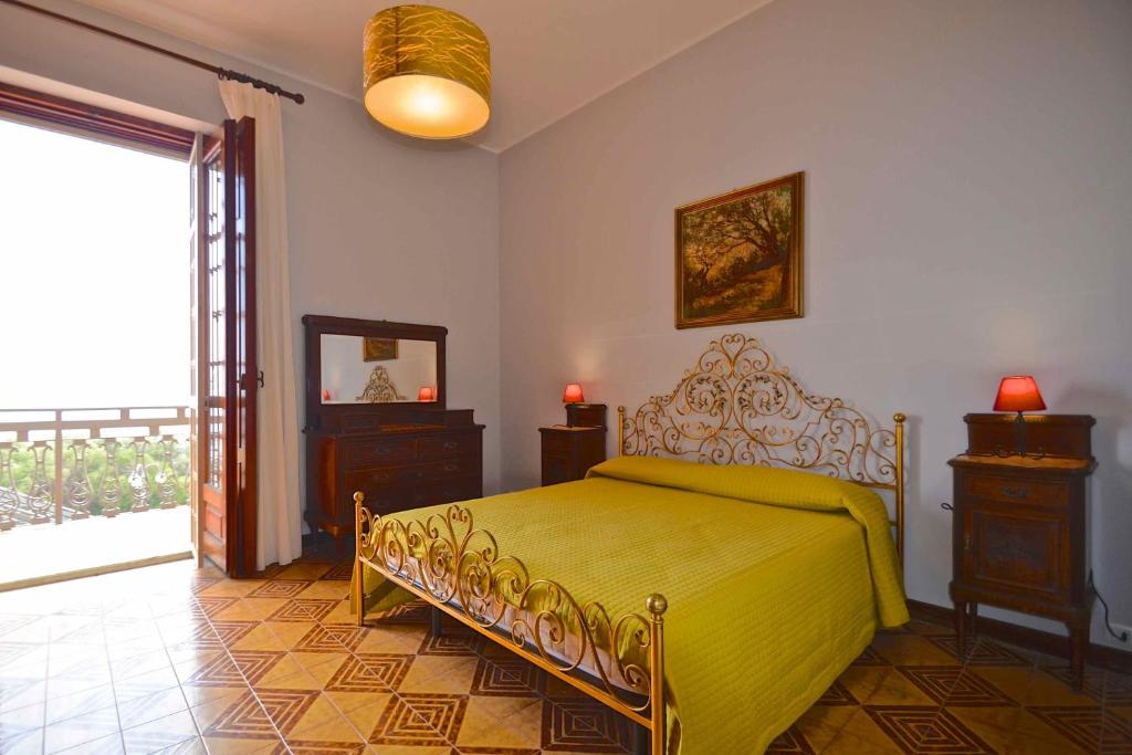 Villa La Timpa - antica e maestosa villa con jacuzzi privata con una meravigliosa vista sull'Etna e sul mare 2