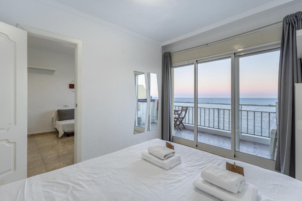 AA Guest - Sky Center BeachFront Sea Views Eco Apartment 2