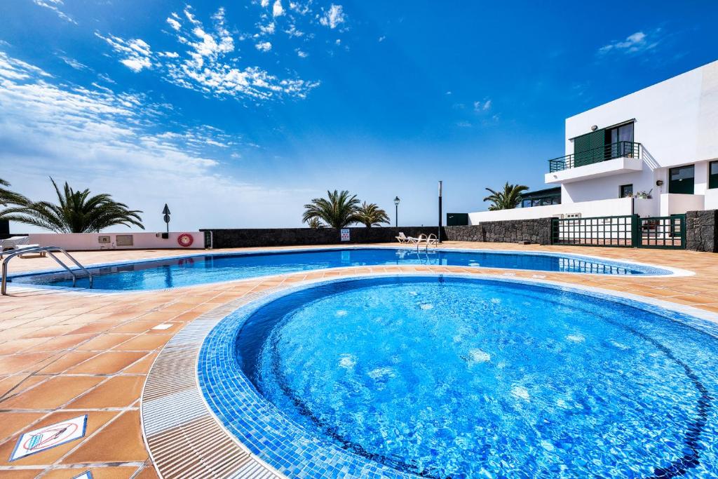 Casa Costa Esmeralda Plus - Pool and Relax By Lanzarote Vacation Homes 3