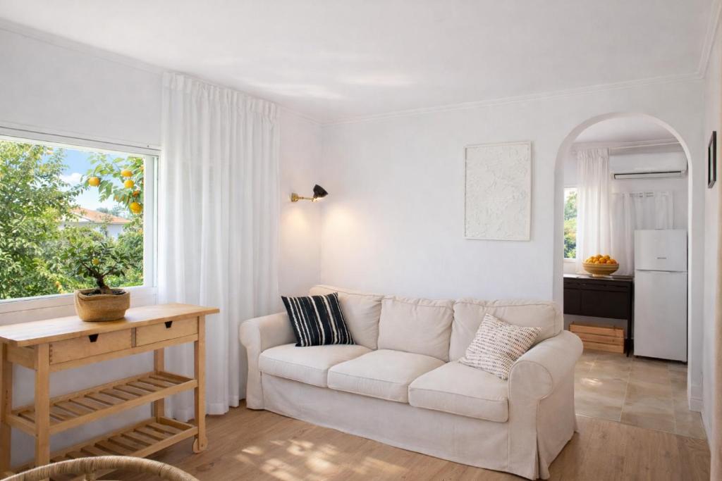Grand Seaview Retreat - walk to the beach 7