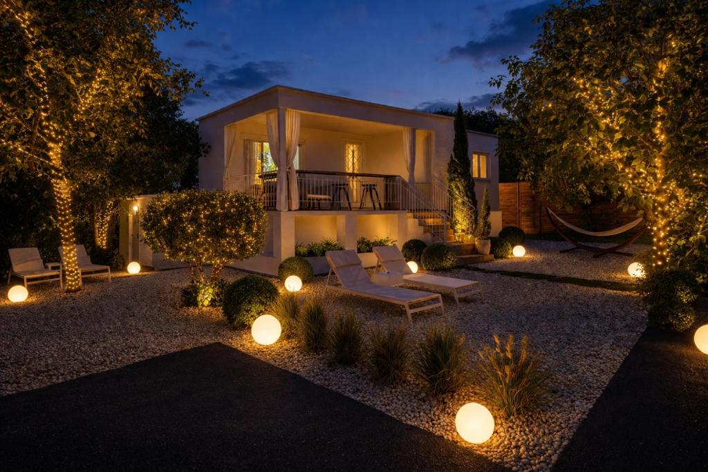 Grand Seaview Retreat - walk to the beach 5