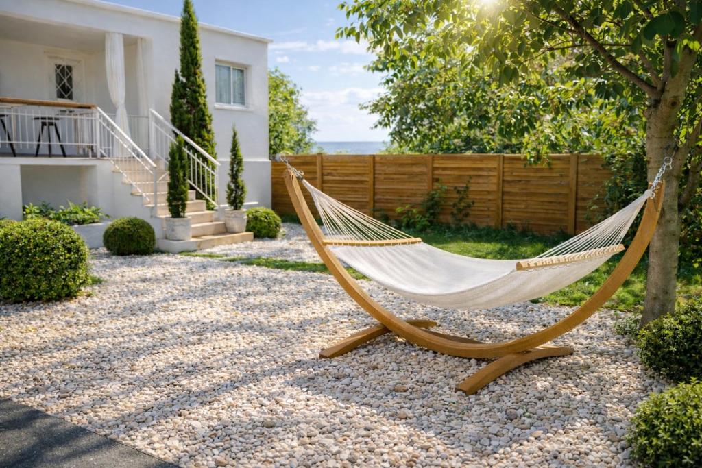 Grand Seaview Retreat - walk to the beach 6