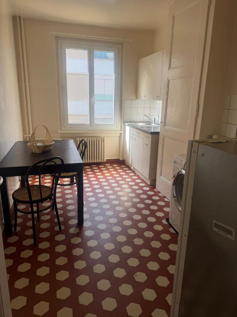 Appartement F2 Proche centre Ville 4