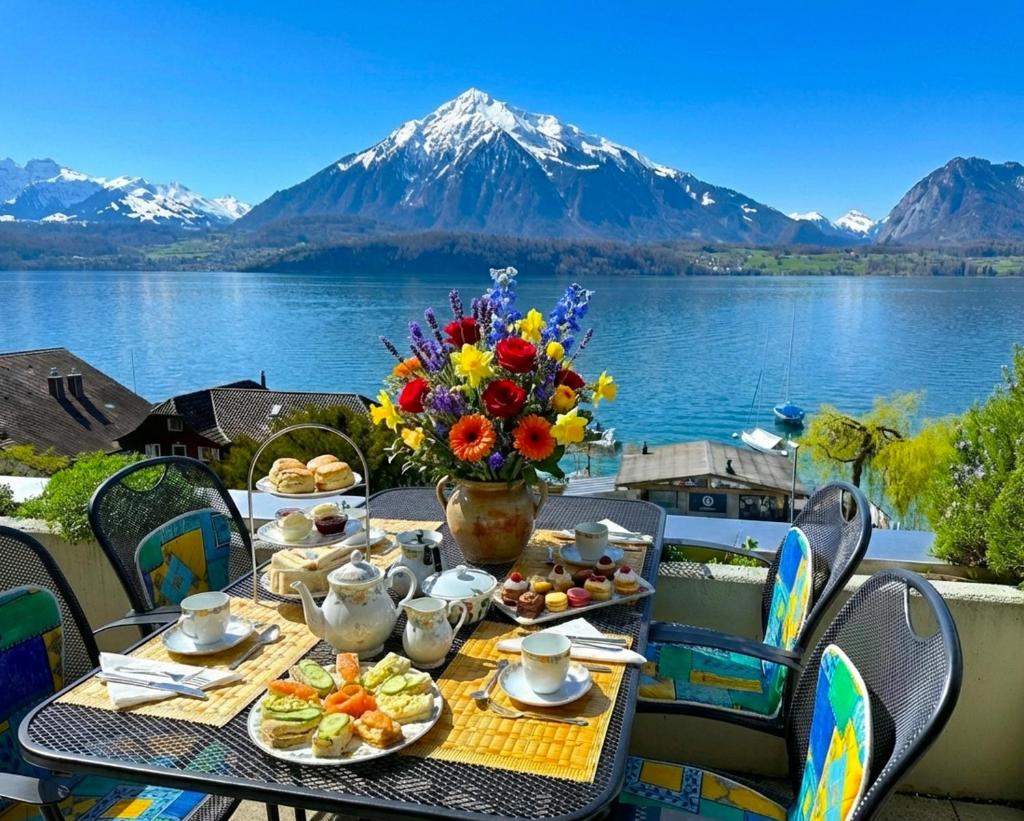 Lake Thun Alps Scenic Views and Concierge by SwissHut 1
