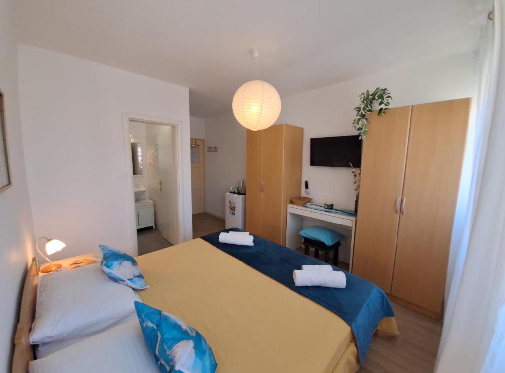 Perfect Location Split Center Apartments 2