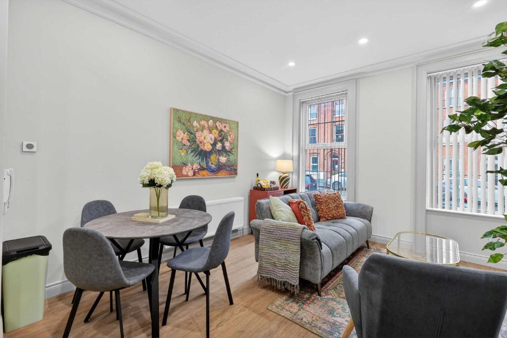 Central Belfast Apartments - The Graduate Collection 5