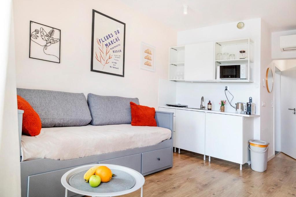 Sunny New-Build Studio, AC, Direct Tram to Center 2