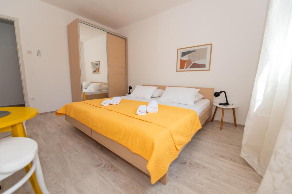 Seafront Stone Home With King Beds, Garden And Balcony 7