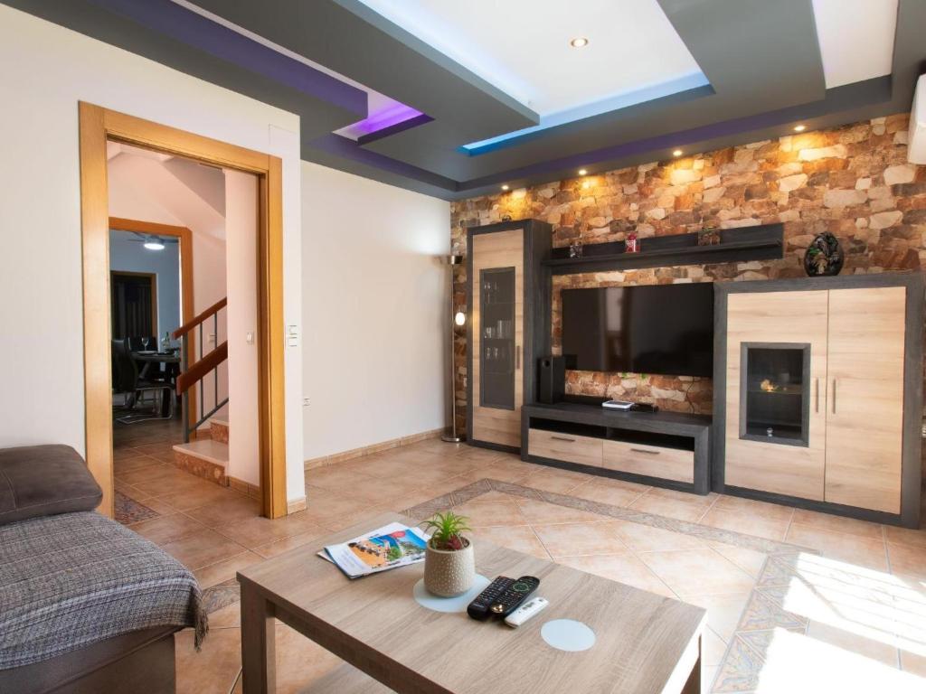 Town Center House With Jacuzzi 5