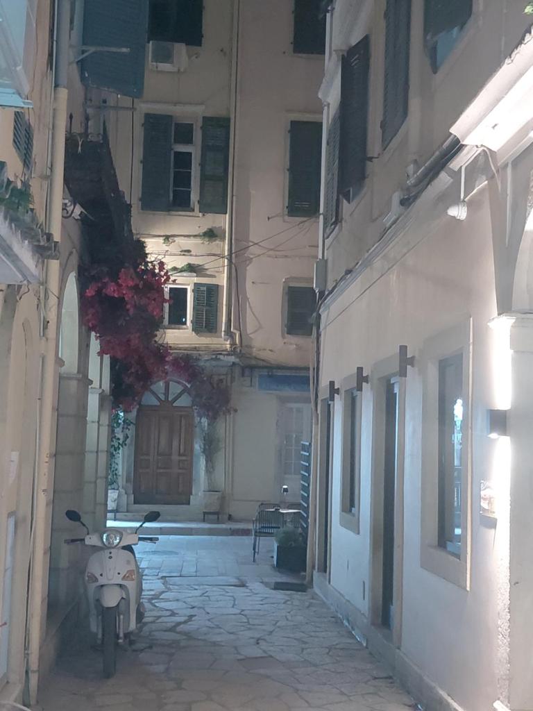 Stay by Liston,Discover the old town of Corfu 6