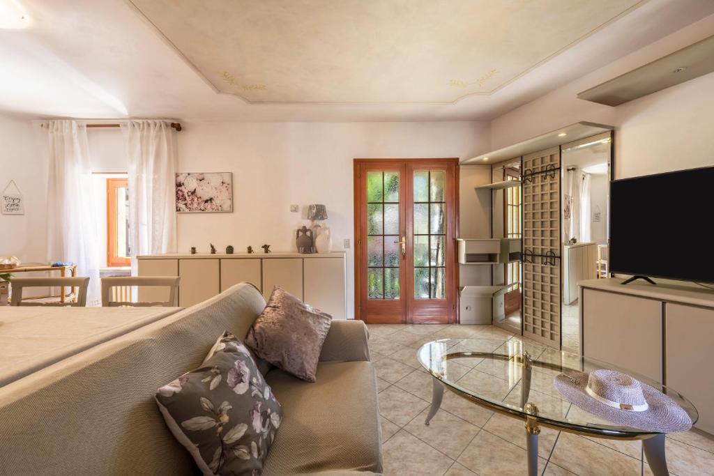 Lola Home Brenzone 6