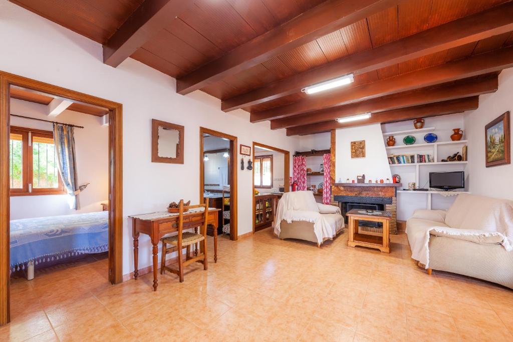 Ses Salines cottage with private pool and barbecue 8