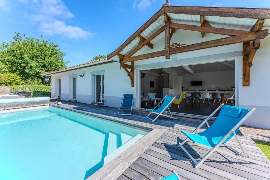 La villa Sirelis piscine et spa 7
