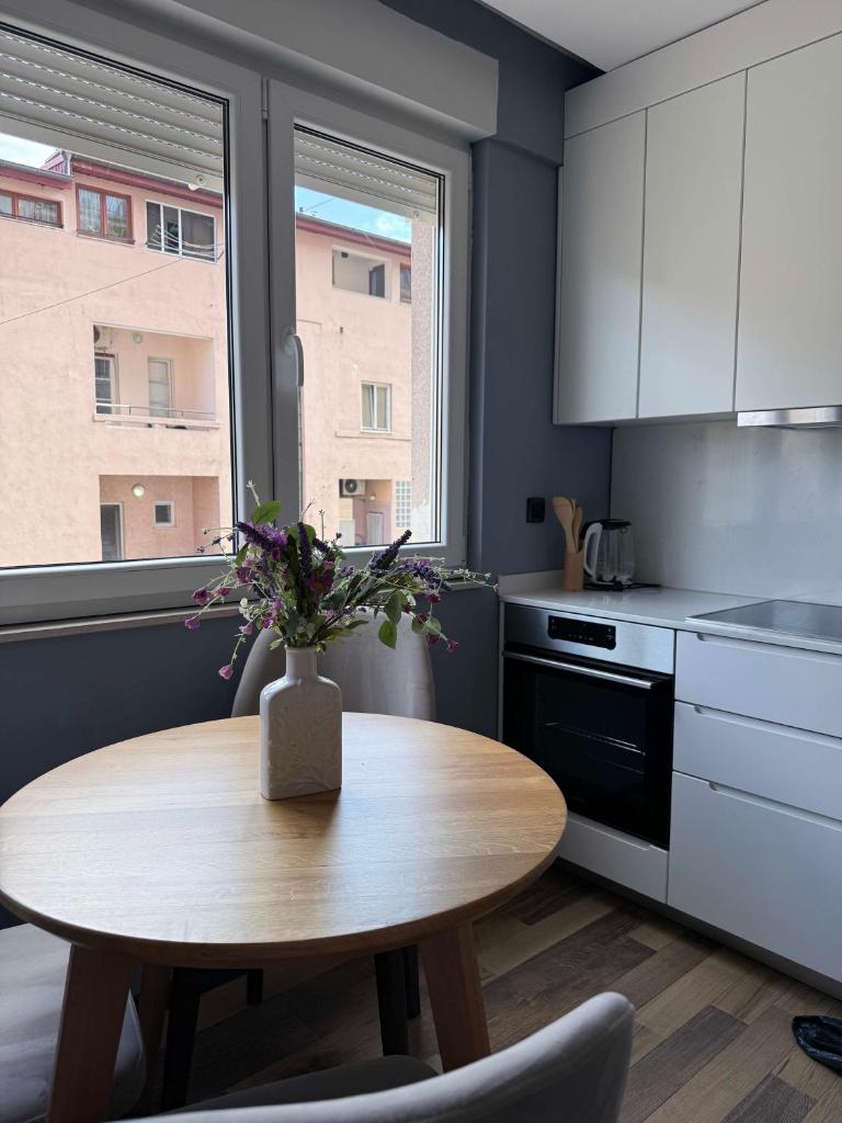 Stylish Downtown Apartment 8