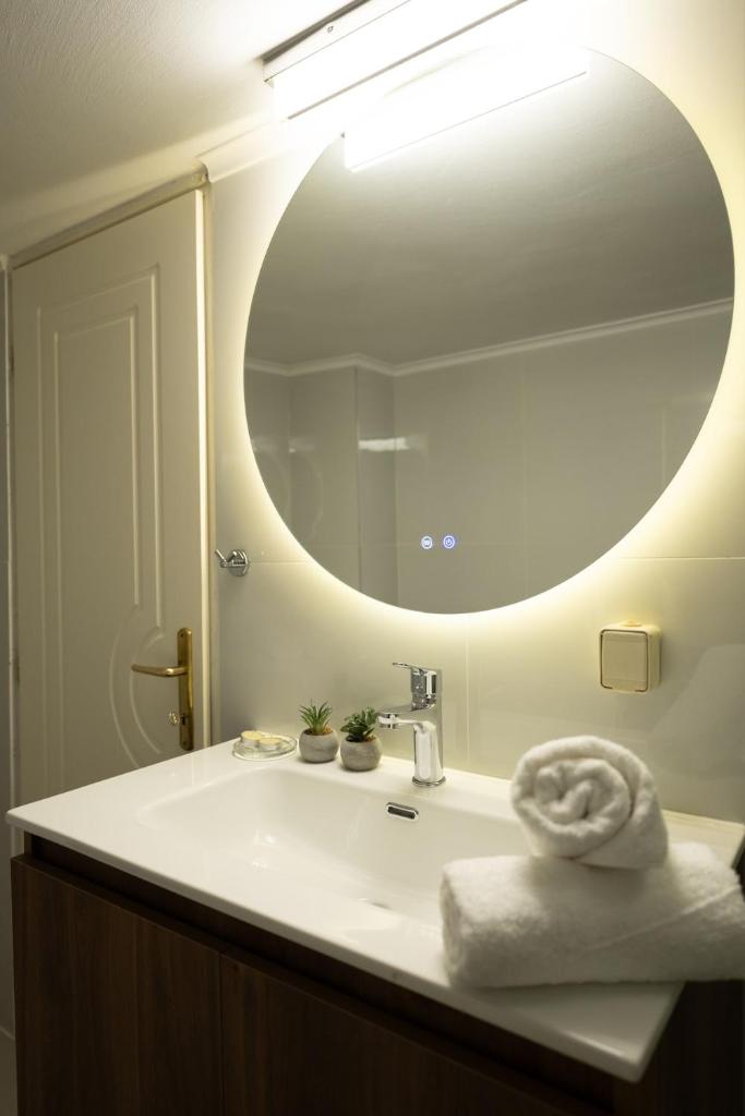 The Hellenic Heritage Apartment 3