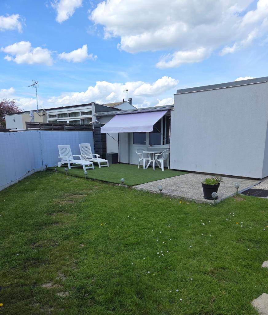 Studio avec terrasse et jardin 1