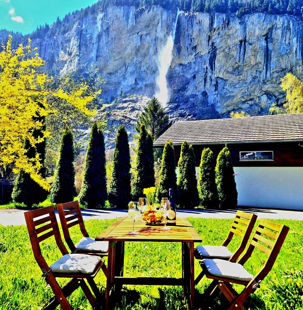 Chalet Bellevue Beautiful Waterfall view private Garden & free parking