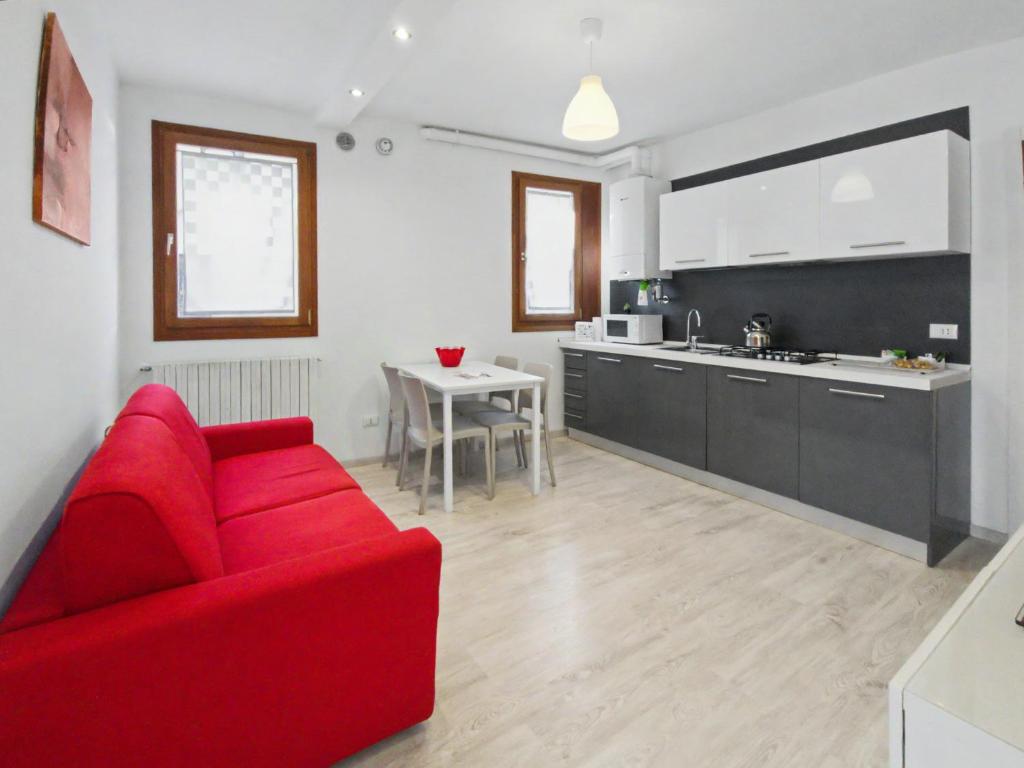 Ca' D'Oro Canal View Apartment - 2 Bedrooms 4