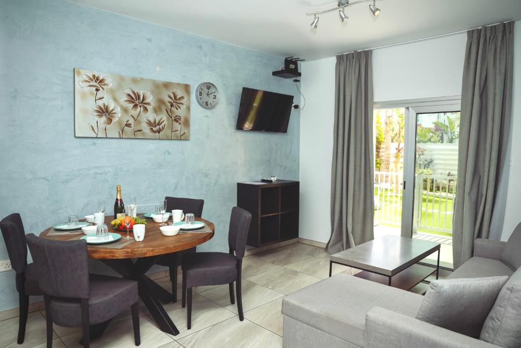 Silver Sea Holiday Apartments 8
