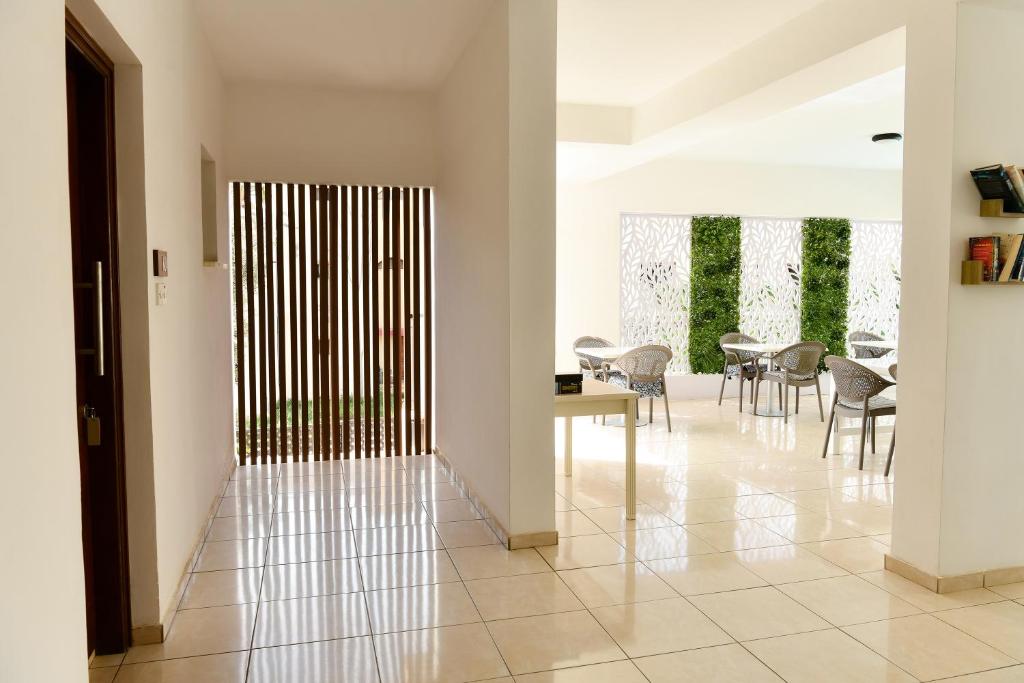 King's Holiday Apartments 6