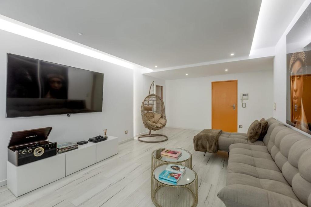 Spacious 3-bedroom condo near Lisbon Airport 4