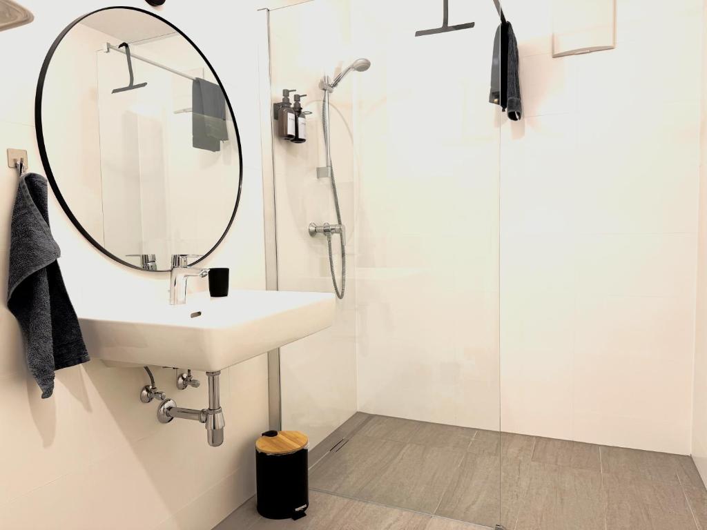 Indigo Breeze - Elevator & Free Parking by HERO HOMES 7