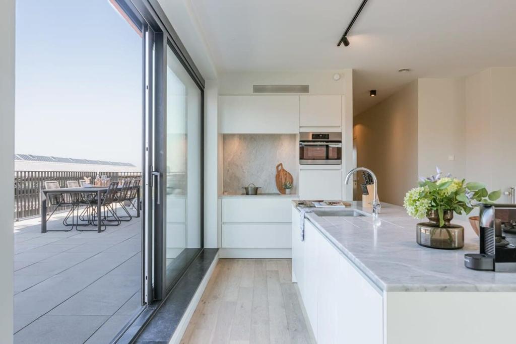 Spacious apartment with beautiful terrace in Ghent 2