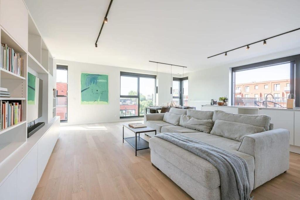 Spacious apartment with beautiful terrace in Ghent 6