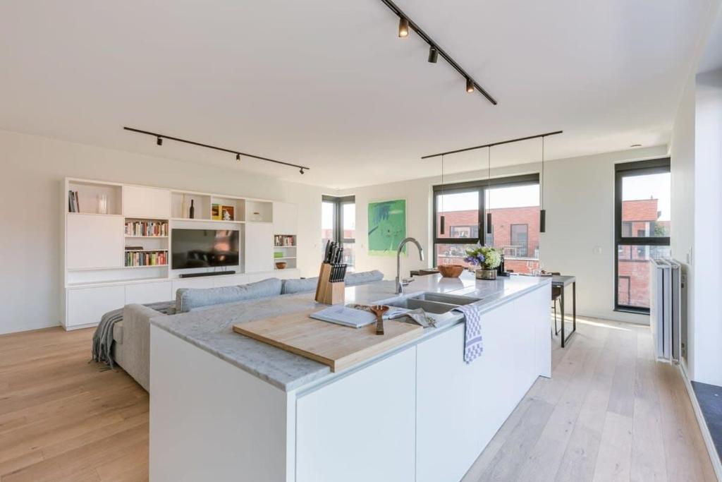 Spacious apartment with beautiful terrace in Ghent 7